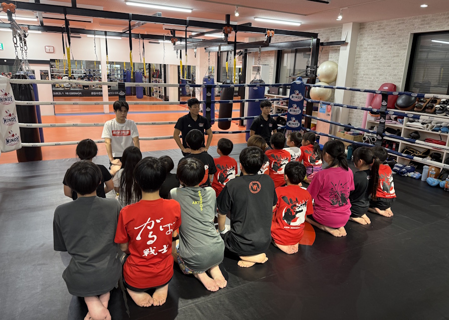 キッズ キックボクシング体験の様子