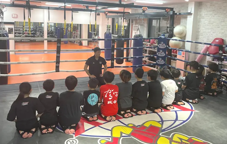 キッズ キックボクシング体験の様子