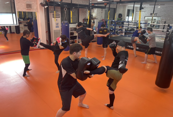キックボクシング体験の様子