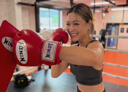 エクササイズをしている女性